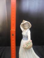 Lladró, Nao by Lladró - Figuur - Mädchen mit, Antiek en Kunst
