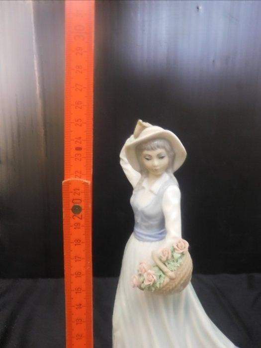 Lladró, Nao by Lladró - Figuur - Mädchen mit, Antiek en Kunst, Antiek | Glaswerk en Kristal