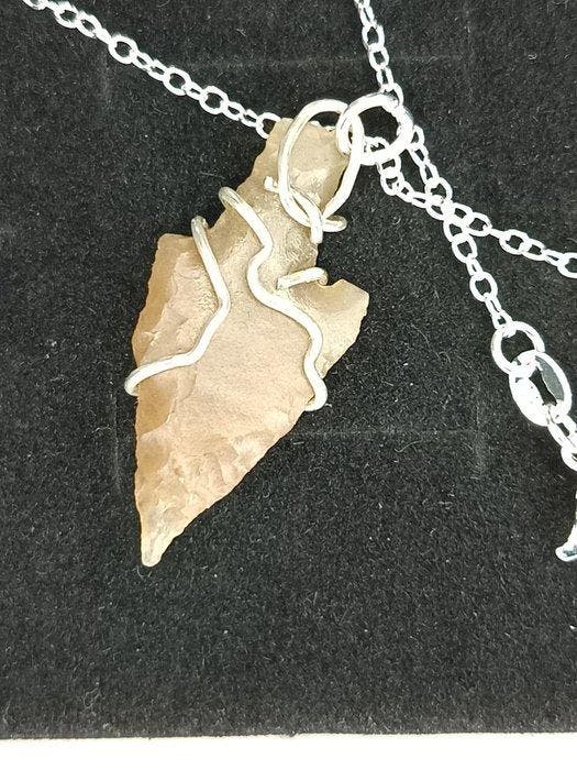 Musteriense Vuursteen Arrowhead - 2 cm (Zonder minimumprijs), Bijoux, Sacs & Beauté, Bijoux anciens