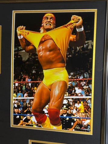 Hulk Hogan -Premium Frame - No Rp price ! - Gesigneerde