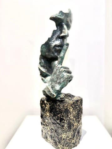 sculptuur, Twarz z brzu na kamieniu - 6,7 kg - 40 cm -