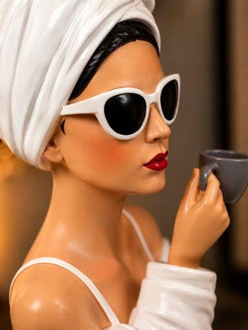 Buste, Iconisch Glamour Lady Beeld met Espresso Kopje –