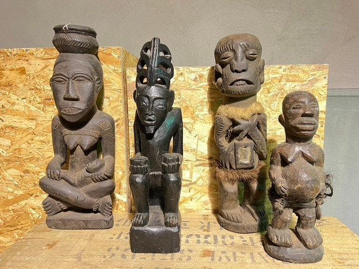Verzameling van Decorative 4 Afrikaanse houten sculpturen –, Antiek en Kunst, Kunst | Niet-Westerse kunst