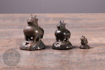 3 Opiumgewichte uit Burma / Myanmar – brons – Toe /
