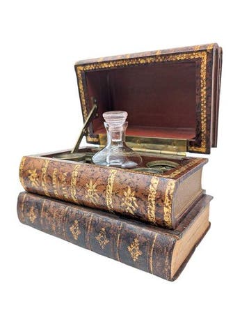 Boîte , coffret trompe lœil  Cave à liqueur en faux livres, Antiek en Kunst