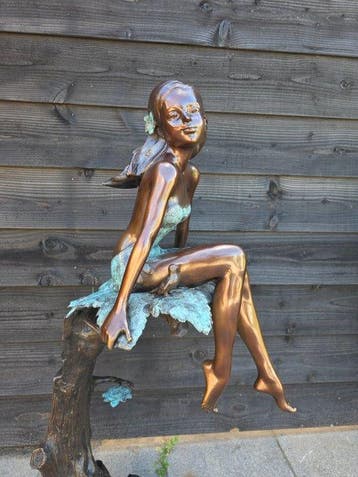 Beeld, XL: Bronze Girl with Bird - 109 cm - Brons