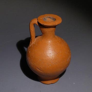 Oud-Romeins Terracotta Kruik met oor. Hoogte 6,5 cm. 1e–2e