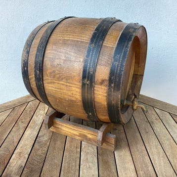 Vat - Hout, IJzer, Italiaanse asbak uit het begin van de 20e