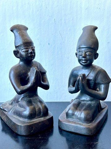 No reserve-Stel authentieke bronzen beelden van knielende