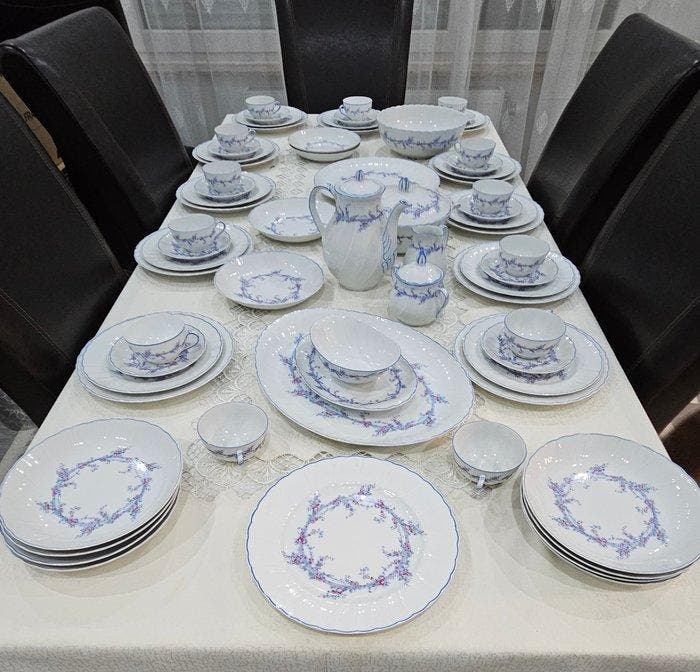 Bernardaud - Tafelservies (64) - Marie-Louise - Porselein, Antiek en Kunst, Antiek | Meubels | Tafels