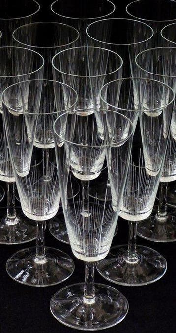 Drinkset (15) - Met een fijn geëtst, verticaal patroon -, Antiek en Kunst