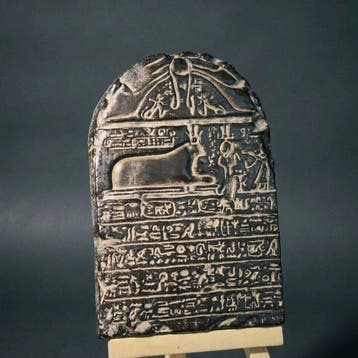 Beeldje - Ancient Egyptian Round-Topped Funerary Stele,