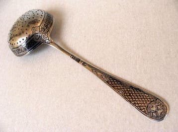 Russian Imperial 84 Silver & Niello - Filtre à thé - Moscou, Antiek en Kunst