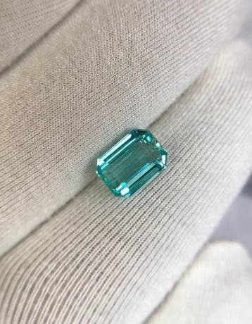 1 pcs Smaragd - 2.41 ct - International Gemological