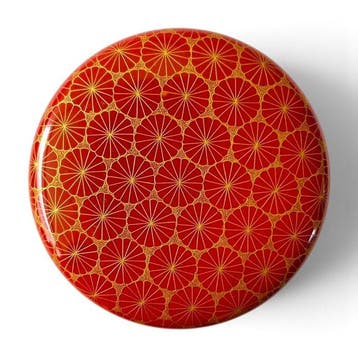 Natsume  Vermiljoenlak met gouden chinkin chrysant-ontwerp