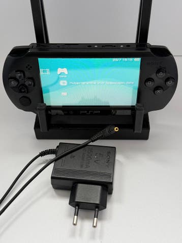 Sony PSP-1004 / PSP Fat met oplader – Getest en werkend, Consoles de jeu & Jeux vidéo, Verzenden