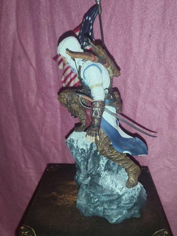 Ubisoft - Figuur - Assassins Creed III Connor Statue mit, Nieuw