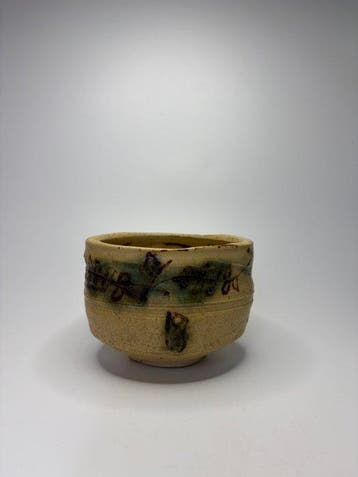 Japanse Ki-Seto-stijl Chawan – ijzerverf grasontwerp –