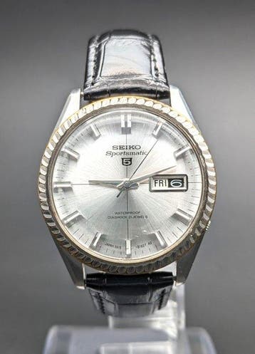 Seiko - Sportsmatic 5 - Fluted Bezel - Dolphin Back - Sans
