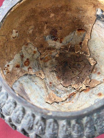 Sierlijk gegoten brons/messing met Boeddha-reliefs en, Antiquités & Art