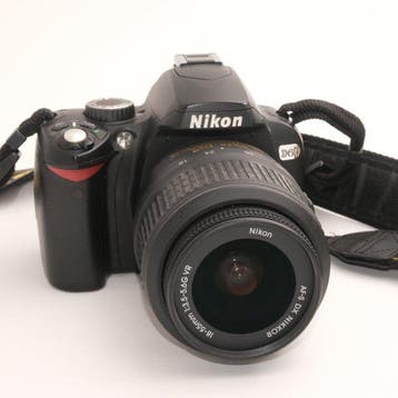 Nikon D60 + AF-S NIKKOR 18-55mm F3.5-5.6 G Appareil photo