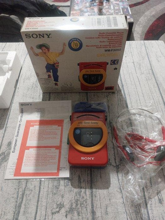 Sony - WM-F3050 My First Sony RARITA Anni 80 Walkman, Audio, Tv en Foto, Radio's