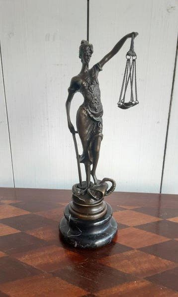 Beeld, Vrouwe Justitia - 23 cm - Brons, Marmer