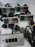 Nintendo - Nes - Nintendo NES & 4 Controllers & 4 Games &, Nieuw