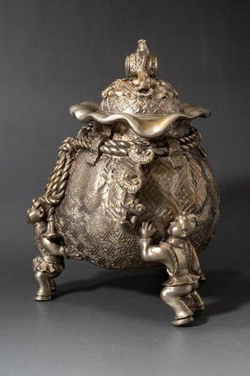 Wierookbrander van nikkelzilver met kinderfiguren en een