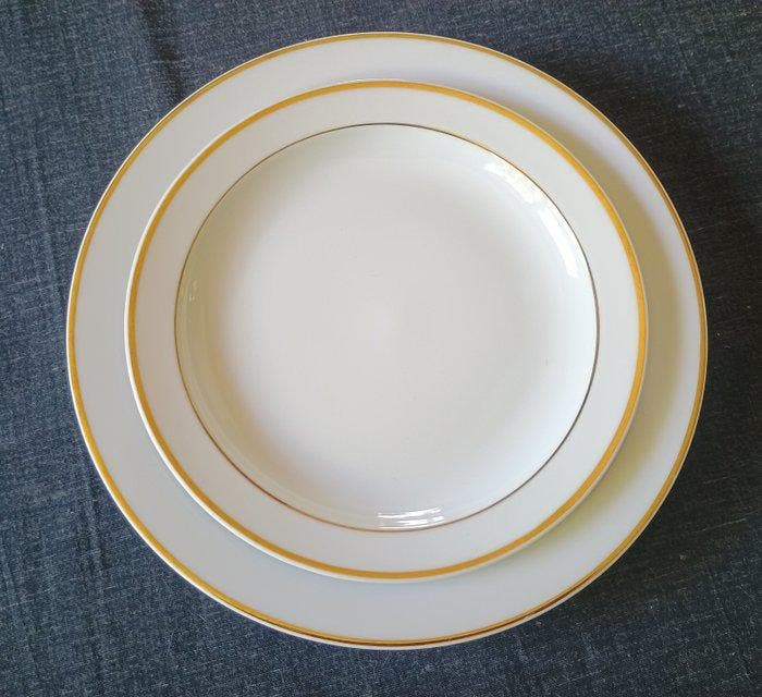 Seltmann Weiden - Tafelservies (18) - Bordo oro - 24 kt goud, Antiek en Kunst, Antiek | Meubels | Tafels