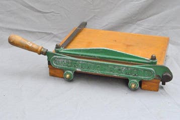 Antica Taglierina Vintage Modernariato Uranio Roma -