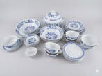 Thun - Tafelservies (34) - Porselein - Onion Blue Inglazed, Antiek en Kunst