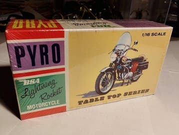 Lindberg, Pyro 1:16 - Model fiets (4) - BSA Lightning Rocket, Hobby en Vrije tijd, Nieuw