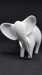 Royal Dux - Beeldje - White Elephant - Porselein, Antiquités & Art