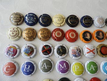Collection de capsules de champagne