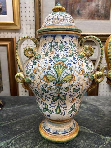 Vase avec couvercle (2) - Majolique