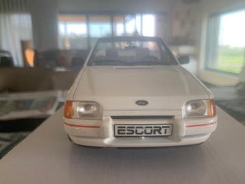 Otto Mobile 1:18 - Voiture miniature - Ford Escort MK4 XR3i, Nieuw