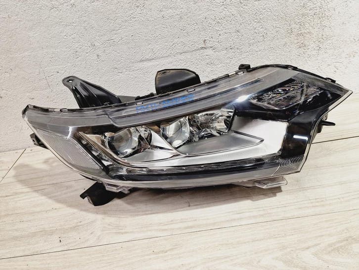 Mitsubishi Outlander III LED rechterkoplamp, Auto-onderdelen, Verlichting, Gebruikt, Verzenden