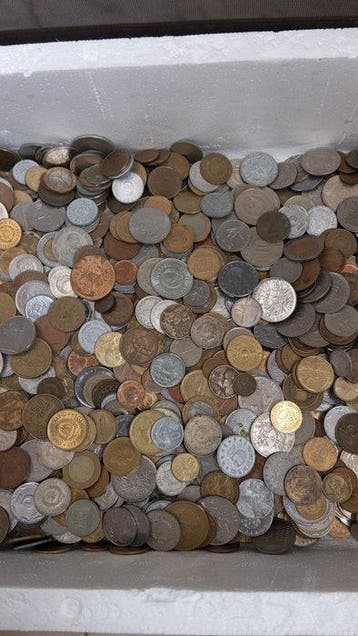 Een partij van 8 kilogram gemengde munten. 1900/2000 (Zonder