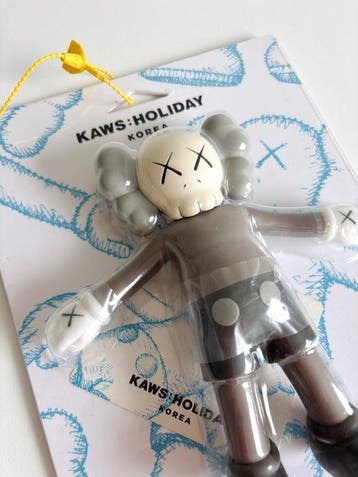 Kaws (1974) - Kaws holiday Korea companion