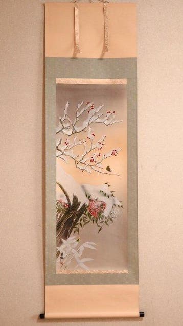 Sneeuwlandschap - Rode pruim, Nandina en kleine vogel -