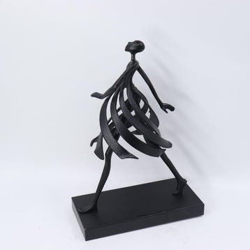 sculptuur, Walking in the Wind — Black Metal Ribbon Dress