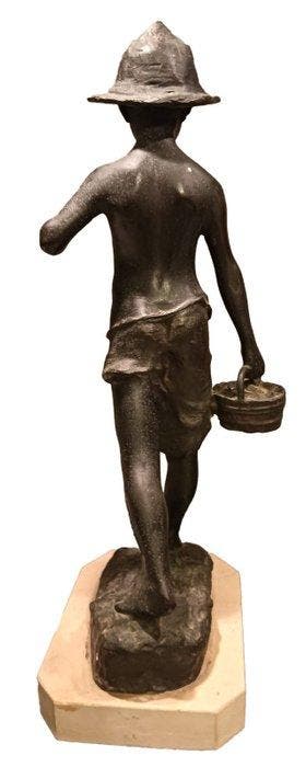 Dal modello di Giovanni De Martino (1870-1935) - Beeld,, Antiquités & Art, Antiquités | Céramique & Poterie