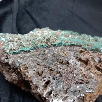 Malachite avec baryte Cristaux sur matrice - Hauteur : 21 cm, Verzamelen, Mineralen en Fossielen