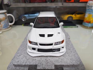 Motorhelix 1:18 - Modelauto - Mitsubishi Lancer Evolution Vl