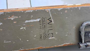 WILD HEERBRUGG opvouwbare houten nivelleerbaak meetlat -