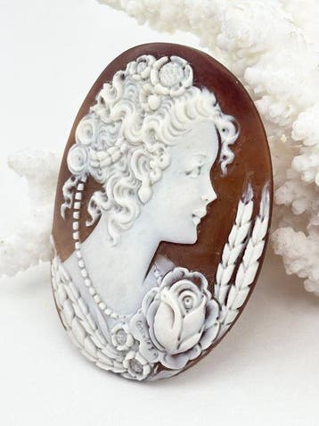 CASSIS MADAGASCARIENSIS - Cameo - Handgesneden camee