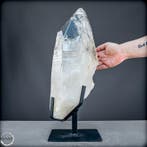 Quartz lemurien extraordinaire sur des présentoirs- 12561.11