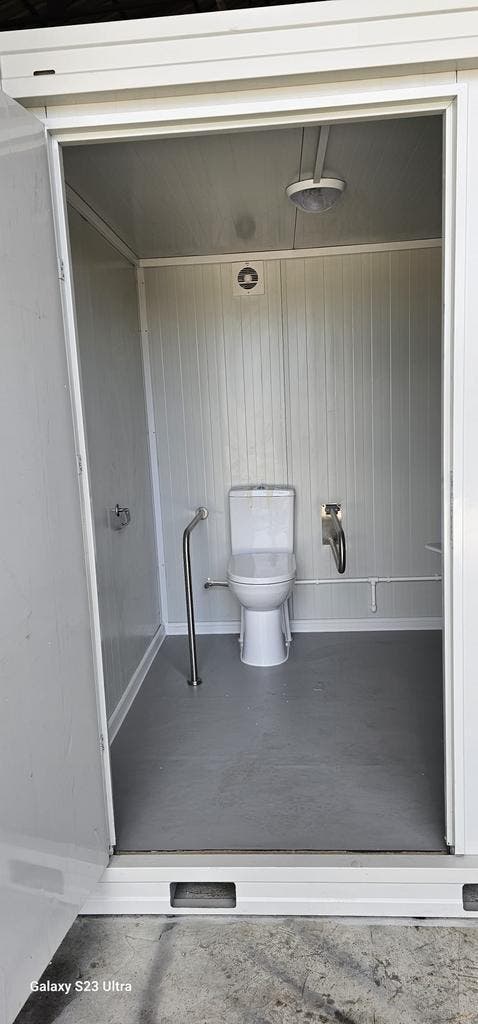 miva gehandicapten toilet container wc unit mindervalide, Articles professionnels, Machines & Construction | Abris de chantier & Conteneurs