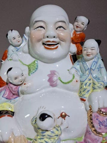 Grote Chinese porseleinen Budai (Lachende Boeddha) met vijf